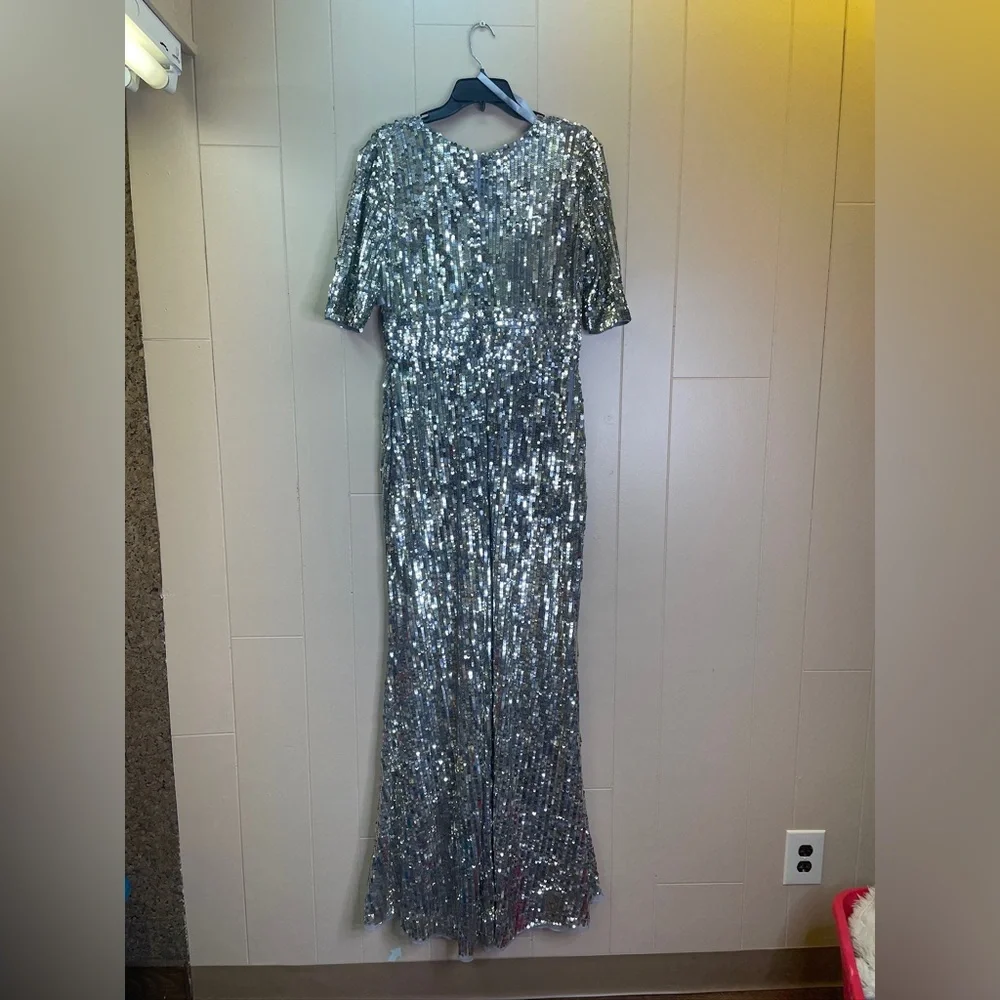 Mac Duggal 4707 Sequin Stripe Platinum Metallic V-Neck Gown Size 12 - Picture 11 of 13